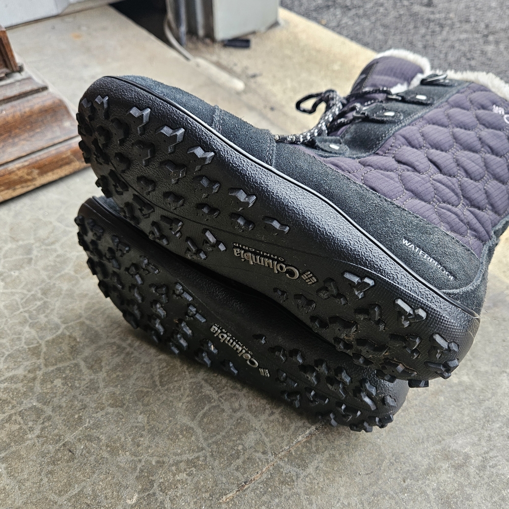 Columbia Women's Black Quilted Winter Boots - Picture 7 of 7